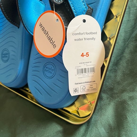 Wonder Nation Blue and Black Flip Flops - Picture 7 of 7